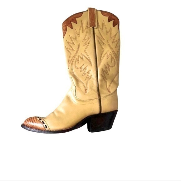 - Beautiful Dan Post Boot - Picture 3 of 7